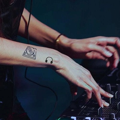 【悲報】刺青のDJさん、トヨタの整備士に反社じゃないですよね？と聞かれてガチ切れwww