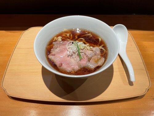【悲報】ラーメン屋「寿司屋が一人前5万円とるなら我々ラーメン屋も一人前5万円取っても良い」