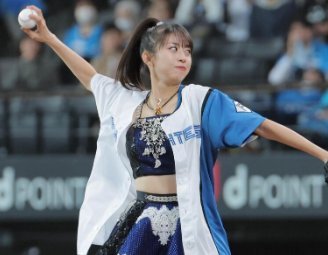 モー娘の牧野真莉愛(26)、球場で応援してるだけなのに日ハムファン達から嫌われてしまう…