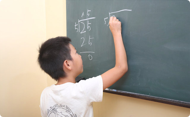 小3なのにもう受験勉強させられている従弟。お盆に親族が集まった時に塾の宿題してたんだが、見てやってたら引っ掛かる事を言い出して…