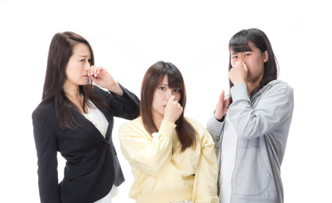 汗っかきワイ、職場の風呂キャン女から「臭いのはワイさん」と言われ続けた結果www