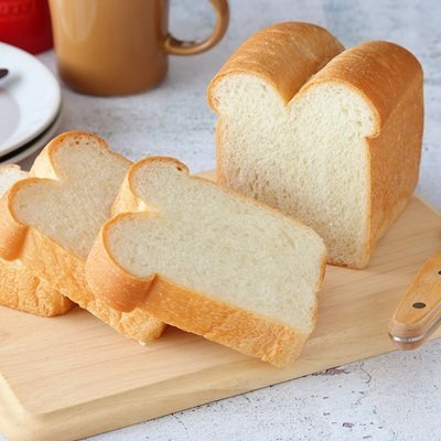 彡(^)(^)「食パンって生活しないと見ないから初めて知った時ビビるよな」