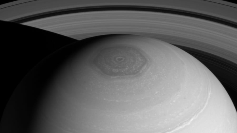 土星の南極に「十角形」が出現しつつある――1辺が地球に匹敵