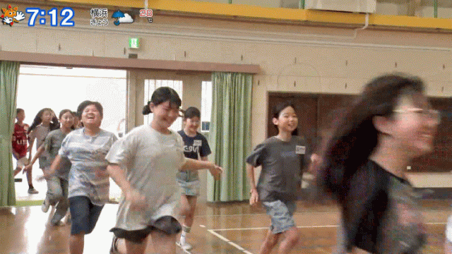 【gifあり】テレ東さん、小学生達が元気に走ってるところを撮影してしまう【24時頃まで公開】