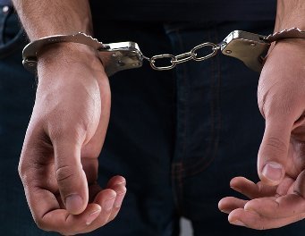 17歳の女とセ●クスした19歳の男さん、逮捕されるwww