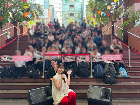 【画像】AV女優のイベントに来るファン。モザイクを貫通してくるwww