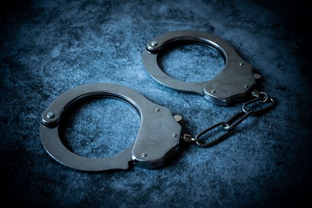 自然学習での宿泊中に小学生と性行為をし撮影、引率の男を逮捕