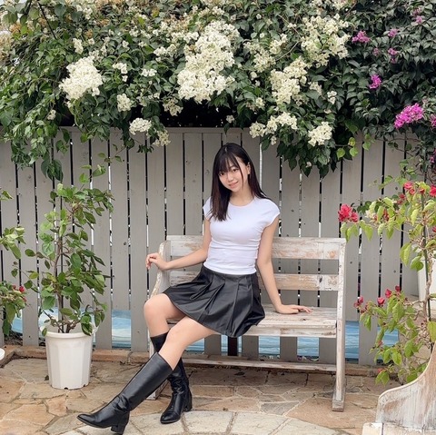 【画像あり】177.7cmの13歳・中1女子、お胸も急成長してるwww