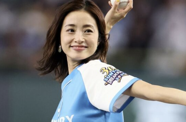 【画像】上戸彩(41)、ソフトバンク日本一に大喜びwww