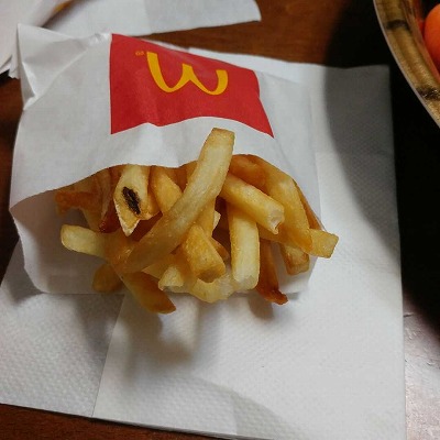 【悲報】国民「生活保護のお昼ご飯はマクドのポテトSのみです。これが日本の現実」→10万いいねwww