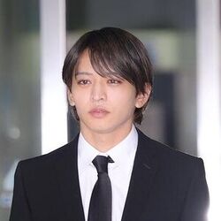 【悲報】timelesz猪俣周杜くん、喪服で謝罪したのにクビ