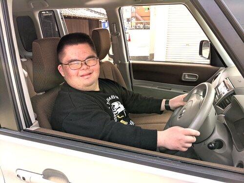 【朗報】ダウン症の男性「免許を取れてうれしい、車で広島カープの応援に行きたい」