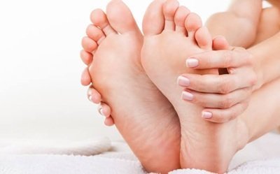 女の身体で一切エロくない部位、「足の裏」ぐらいしかないwww