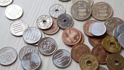 【悲報】1円玉と5円玉、ゴミ出し以外の処分方法が無くなるwww