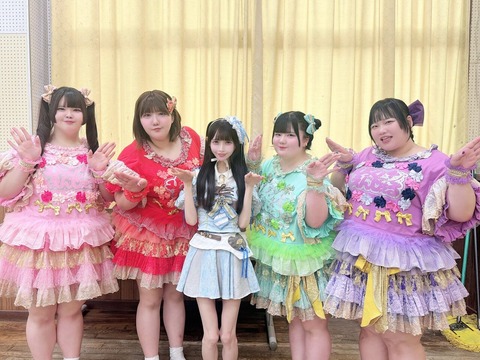 【画像】体格差が凄すぎるアイドルユニット、見つかるwww