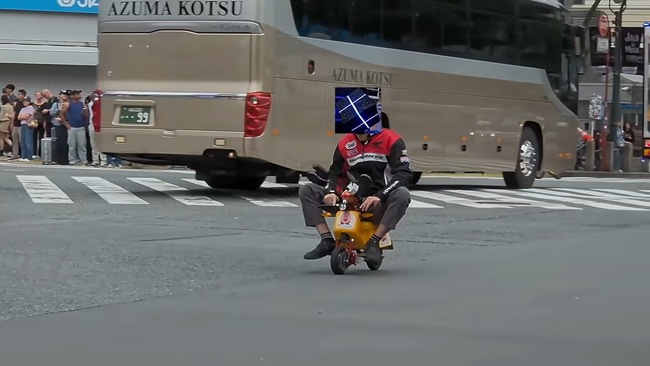 Youtuberさん、アンパンマンバイクを魔改造して公道を爆走www