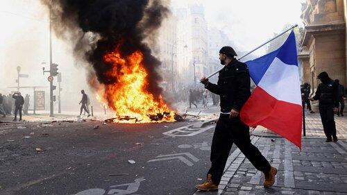 【悲報】フランスのデモ、何故かモスク、福祉事務所、ハラール店は襲撃されてない模様