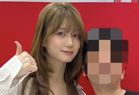【画像】瀬戸環奈(170cm)のイベントにチビが参戦すると「こう」なる