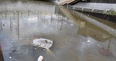 【悲報】千葉、溜まった水が腐り始めてしまう…