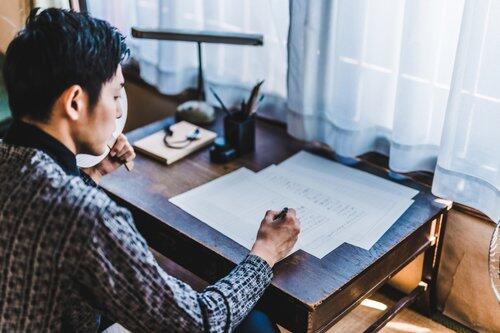 【悲報】生活保護受ける小説家が執筆休止を宣言「印税の分だけ保護費が減り手元のお金が増えず…」