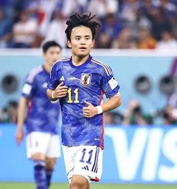 【画像】久保建英のデカ●ンがスタジアムで露わになるwww