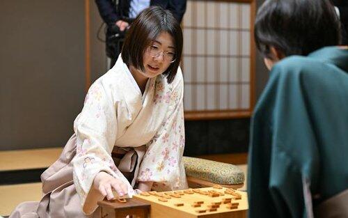 【朗報】将棋の西山朋佳白玲、女性初の棋士資格の権利を獲得、将棋界歴史的偉業