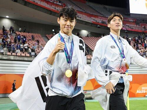【悲報】韓国サッカー主将（26）がアジア大会金メダルで「これで兵役に行かずにすむ！」とはしゃいで炎上