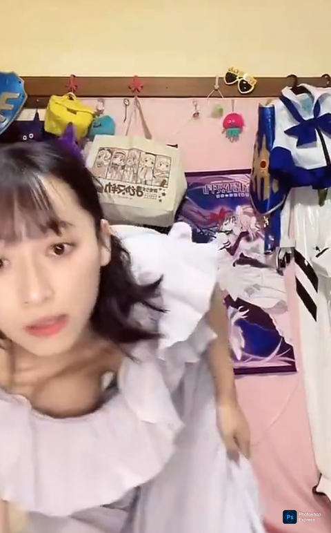 【動画】美人配信者さん、おっぱいポロリのアクシデントが発生www