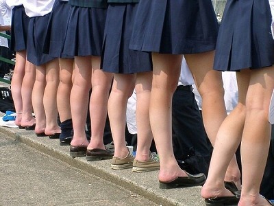 【画像】女子高公式X、エッチな部分をAVみたいに加工されるwww
