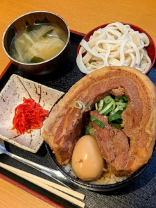 ワイ「角煮定食ください」おばちゃん「はいよー」