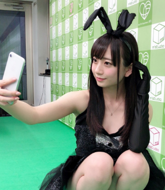 【画像】美少女アイドルさん、パンチラしてることに気づかず自撮りwww