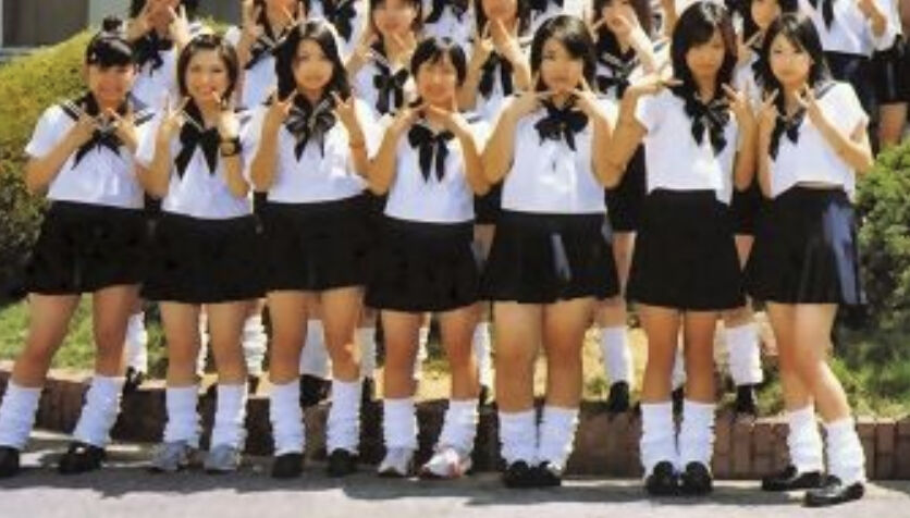【画像】昭和のJKの制服姿えっちすぎるんだがwww
