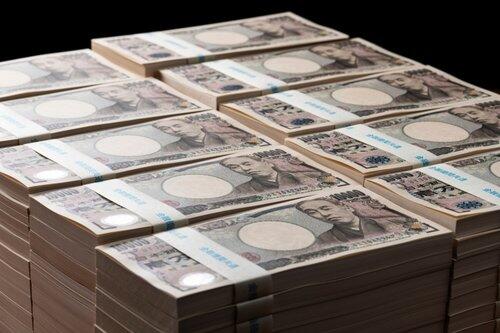【悲報】余命3ヶ月を告げられた男さん、拾った金2200万円で4ヶ月豪遊www