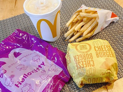 【悲報】ラッパー志望の男、バイト先のマックでハッピーセットの玩具の代わりに自作のアルバムを入れて解雇