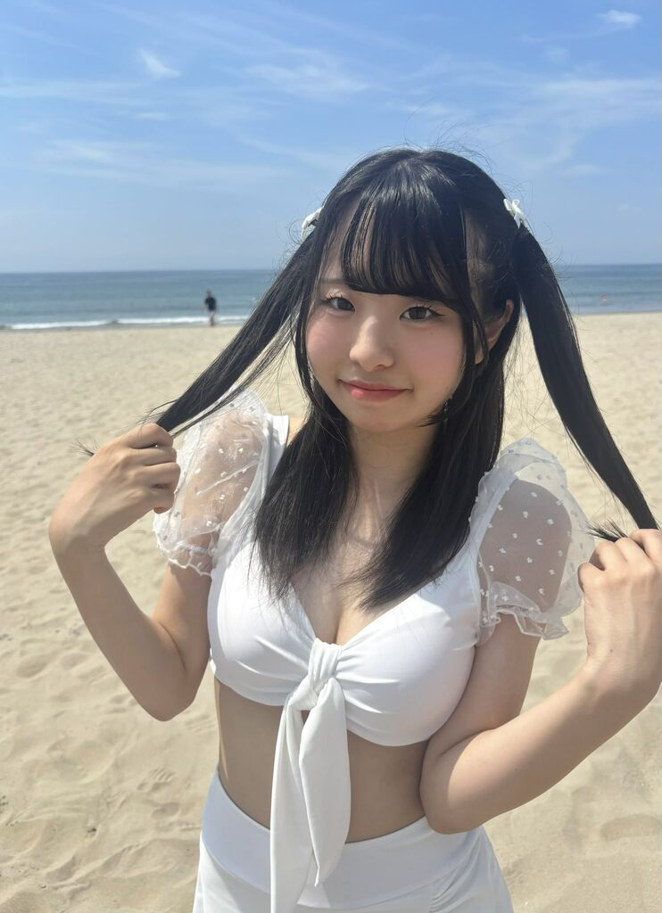 【画像】15歳の女子高生声優、脱いでお●ぱいボロン
