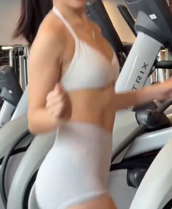 【動画】中国のジムにはこんなエッチな格好した女の人がいるらしいwww