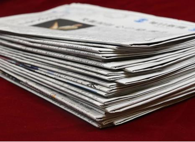 【悲報】新聞でニュースを見る人、ついに49.7%になり半数を割り込むwww