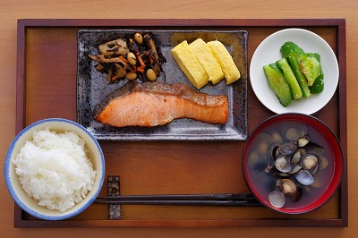 【悲報】入院患者「里芋と卵焼きでどうやってご飯食べればいいんですか」→大炎上してしまう