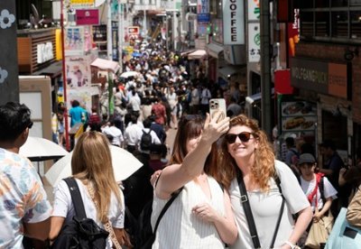 【悲報】中国人観光客が激減した日本、今度はイギリスの若者が押し寄せてしまう