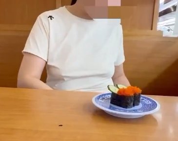 【悲報】42歳女子「こんな女子、どうですか…？♡」突然ブラジャーを脱ぎ始めるｗｗ