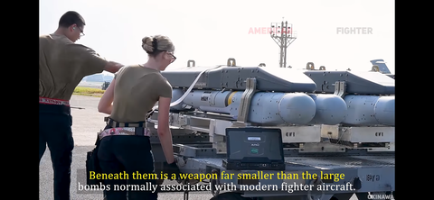 【画像】アメリカ空軍のお姉さん、なんかえっちwww