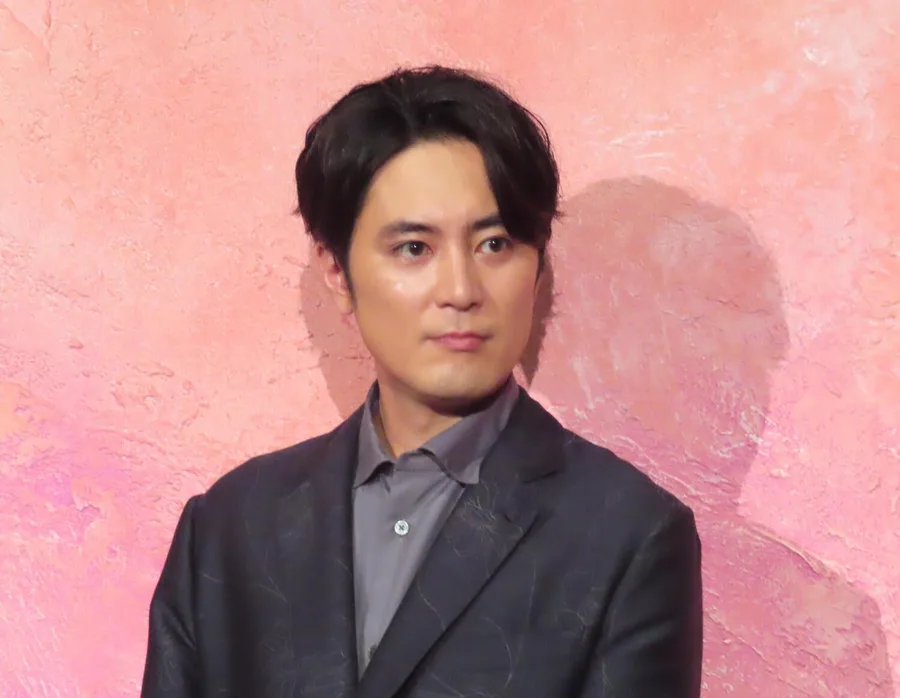 小栗旬、運動会で肉離れ 綾野剛「一歩ずつ電流が走った」ww