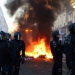 【動画】フランス暴動、襲われたアニメショップの店主 かっこいいミームになる