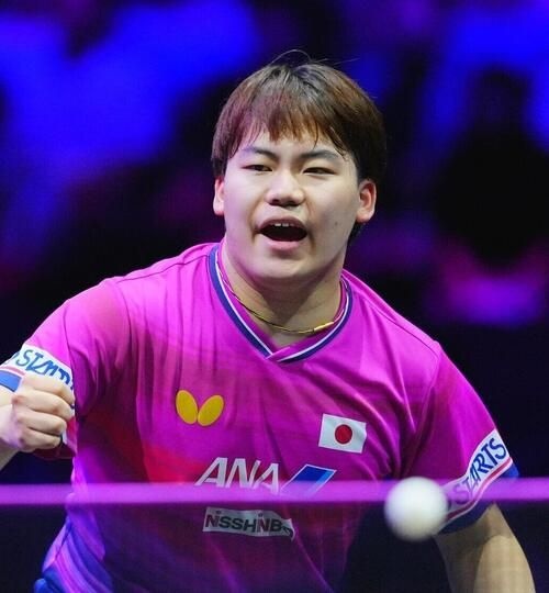 中国卓球ファン、世界No.1の松島輝空(少爺)が中国大満貫で優勝しそうになったのでフラッシュを焚きまくって妨害してしまう…