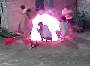 【動画】コンクリート上の直火バーベキューが爆発してしまう事故。